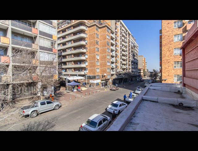 1,250M² BUILDING FOR SALE IN HILLBROW